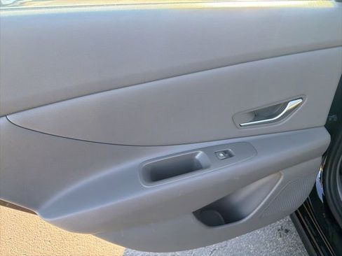 Used 2025 Hyundai Elantra SEL FWD image 25