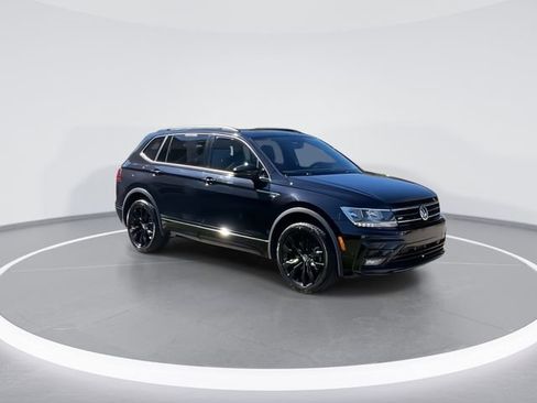 Certified 2021 Volkswagen Tiguan SE R-Line image 2