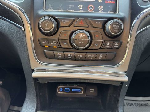 Used 2017 Jeep Grand Cherokee Limited image 36