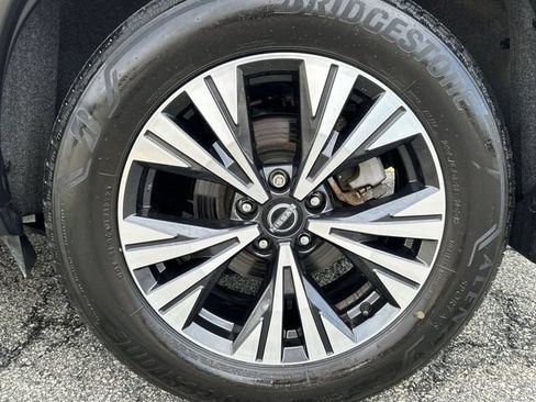 Certified 2023 Nissan Rogue SV w/ SV Premium B Package AWD/4WD image 11