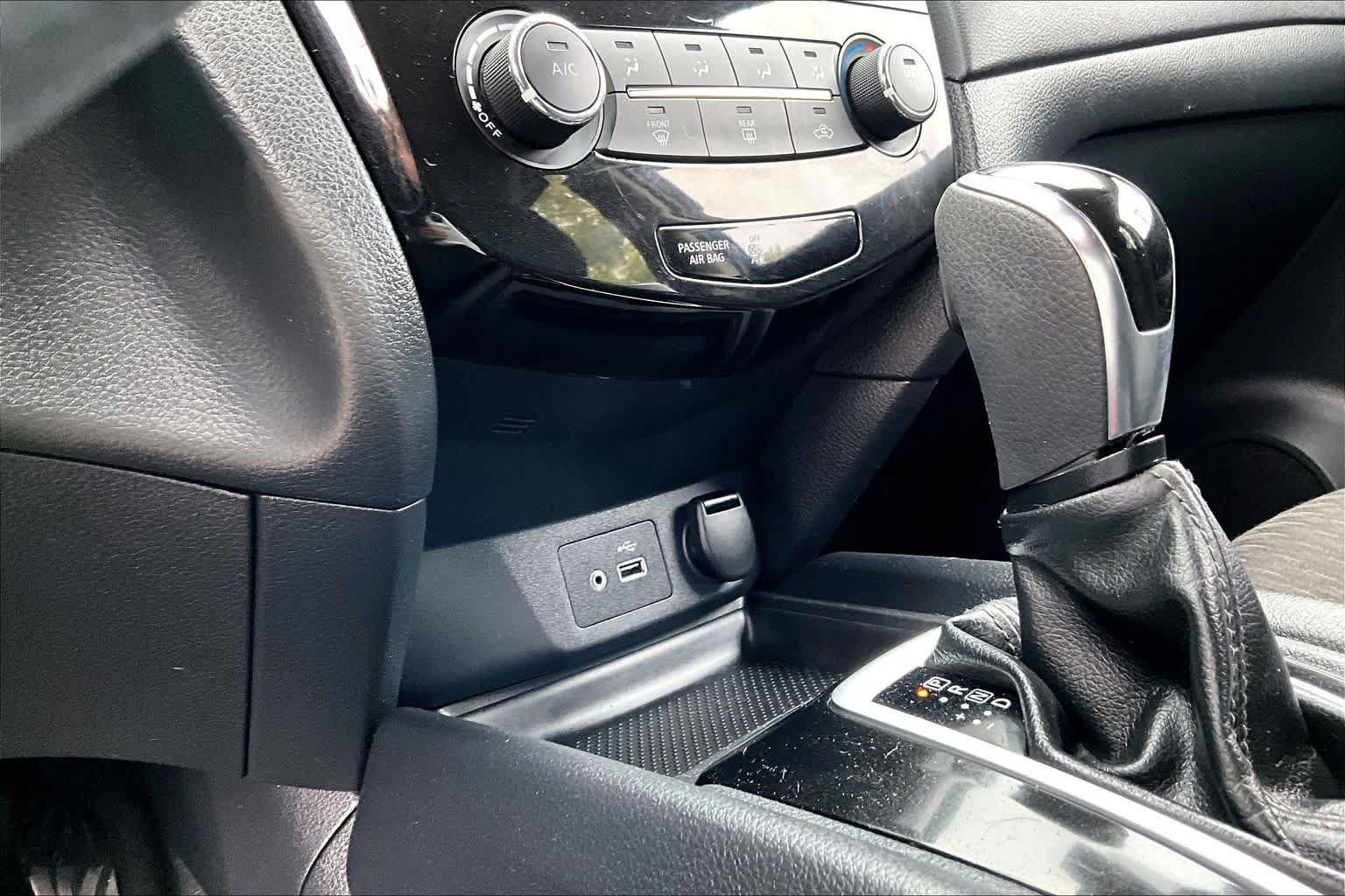 Used 2019 Nissan Rogue S AWD/4WD image 34
