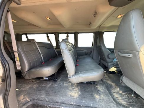 Used 2017 Chevrolet Express 3500 LS RWD image 13