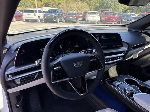 New 2026 Cadillac Lyriq Premium Luxury image 32