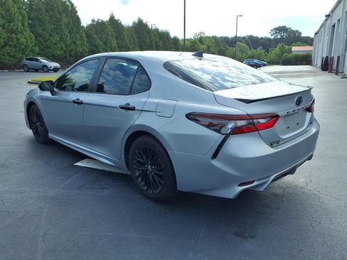 Used 2022 Toyota Camry SE w/ Convenience Package FWD image 5