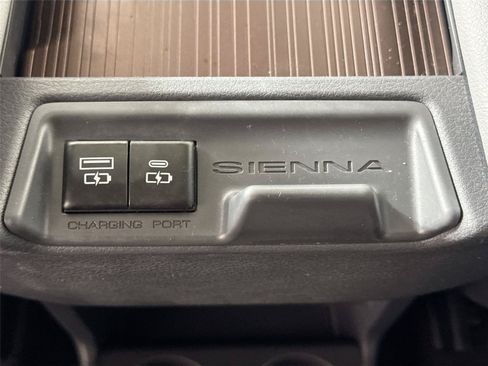 Certified 2024 Toyota Sienna XLE FWD image 35