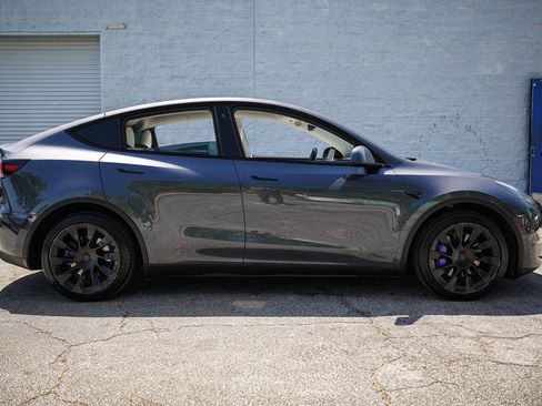 Used 2023 Tesla Model Y Long Range AWD/4WD image 17