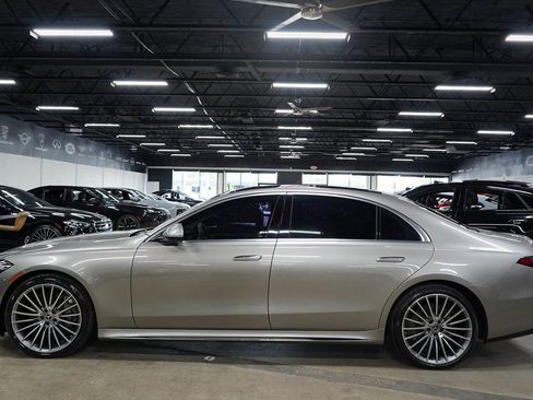 Used 2022 Mercedes-Benz S 580 4MATIC Sedan image 2