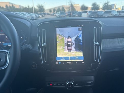 Certified 2025 Volvo XC40 B5 Plus image 25