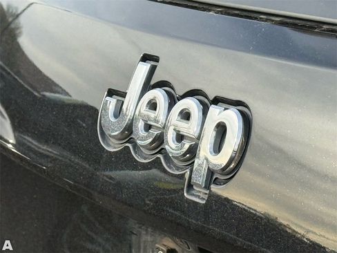 Used 2018 Jeep Grand Cherokee Limited w/ Luxury Group II image 13