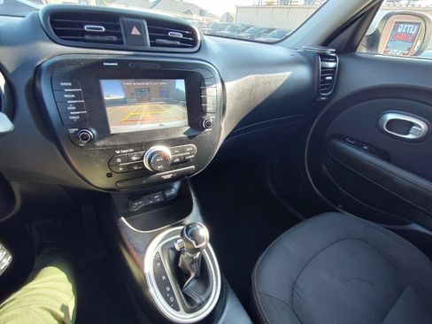 Used 2018 Kia Soul + FWD image 21