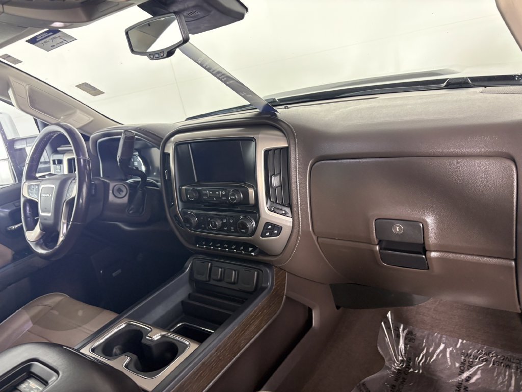 Used 2019 GMC Sierra 2500 Denali w/ Duramax Plus Package AWD/4WD image 34