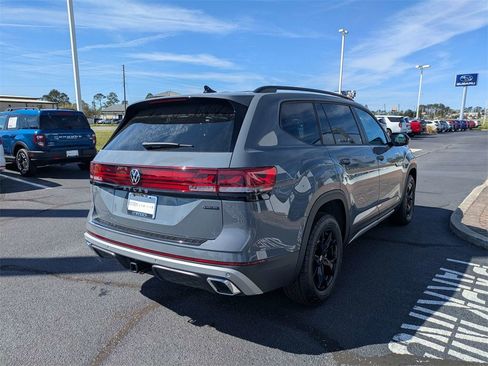 New 2026 Volkswagen Atlas Peak Edition image 5