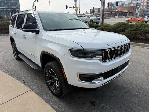 Used 2023 Jeep Wagoneer Series III w/ Preferred Equipment Group image 3