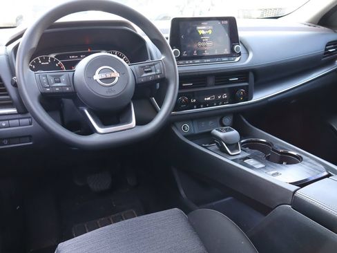 Used 2023 Nissan Rogue SV FWD image 4