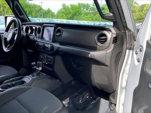 Used 2023 Jeep Gladiator Sport AWD/4WD image 15