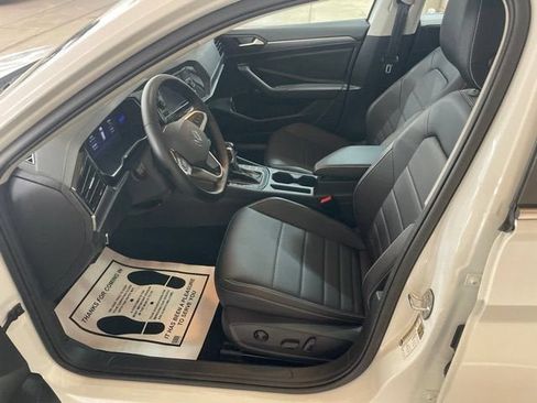 Certified 2023 Volkswagen Jetta SE w/ Panoramic Sunroof Package FWD image 13