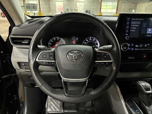 Certified 2022 Toyota Highlander LE image 19
