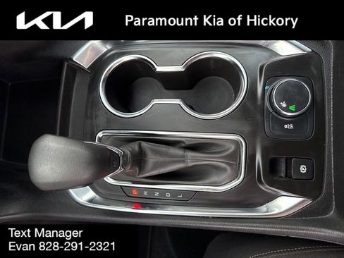 Used 2021 Chevrolet Traverse LT image 28