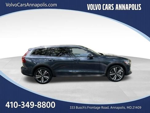 Certified 2025 Volvo V60 B5 Cross Country Plus AWD/4WD image 9