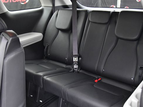 Used 2024 Kia Carnival LX image 36