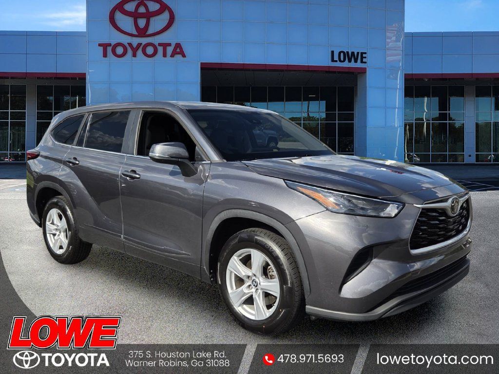 Used 2023 Toyota Highlander L FWD image 1