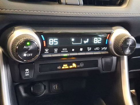 Used 2024 Toyota RAV4 LE image 17