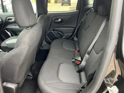 Used 2023 Jeep Renegade Latitude AWD/4WD image 29