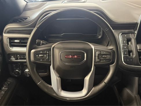 Used 2023 GMC Yukon XL SLT AWD/4WD image 17