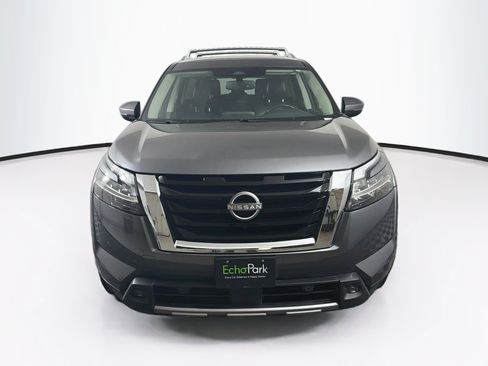 Used 2022 Nissan Pathfinder SL FWD image 2