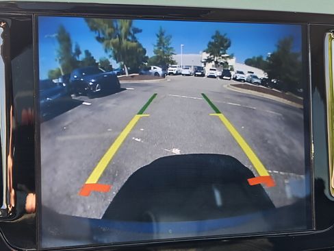 Used 2018 Chrysler Pacifica Limited FWD image 22