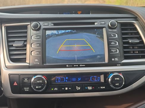 Used 2018 Toyota Highlander Limited image 22