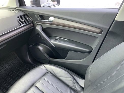 Used 2021 Audi Q5 2.0T Premium w/ Convenience Package image 18