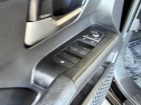 Used 2025 Toyota Tacoma TRD Off-Road image 15