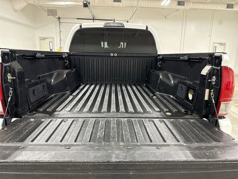Used 2017 Toyota Tacoma TRD Sport image 23