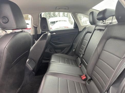 Used 2024 Volkswagen Jetta SE image 32