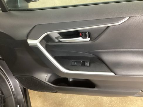 Used 2023 Toyota RAV4 XLE AWD/4WD image 22