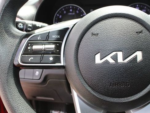 Used 2022 Kia Forte LXS FWD image 19