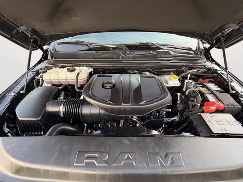 Used 2025 RAM 1500 Laramie AWD/4WD image 12
