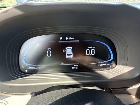 Used 2025 Hyundai Venue SEL FWD image 22