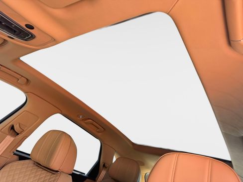 Used 2022 Bentley Bentayga image 46