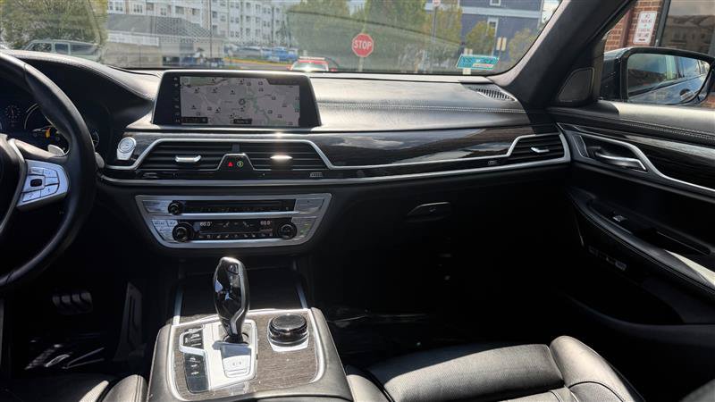 Used 2018 BMW 750i RWD image 28