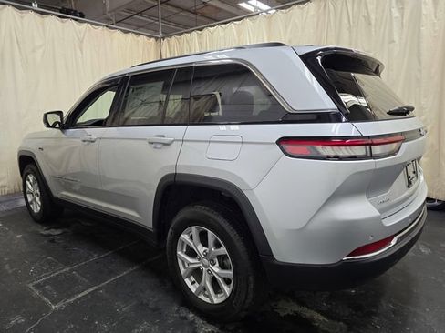 Used 2023 Jeep Grand Cherokee Limited AWD/4WD image 9