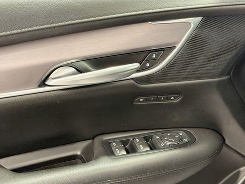 Used 2017 Cadillac XT5 Luxury w/ Driver Awareness Package FWD image 16