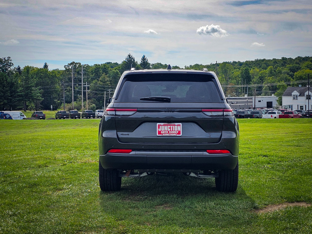 New 2026 Jeep Grand Cherokee Limited AWD/4WD image 4