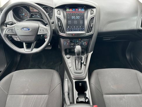 Certified 2018 Ford Focus SE FWD image 12