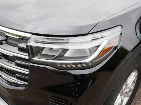 Used 2026 Ford Explorer Active AWD/4WD image 16