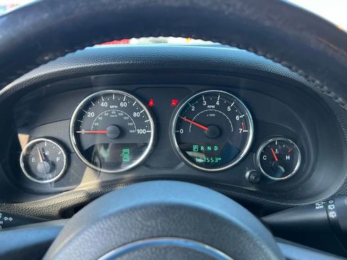 Used 2014 Jeep Wrangler Unlimited Sahara w/ Connectivity Group image 28