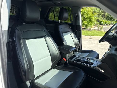 Used 2023 Ford Explorer XLT w/ Equipment Group 202A AWD/4WD image 34