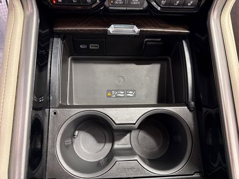 Used 2022 GMC Yukon Denali image 46