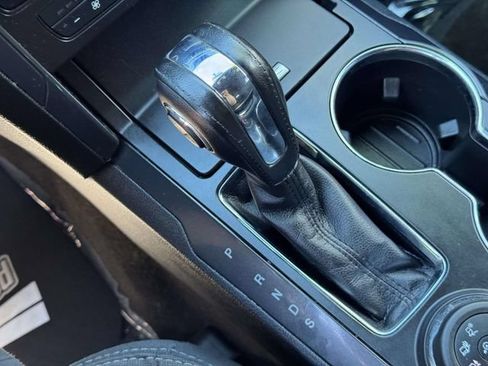 Used 2018 Ford Explorer XLT AWD/4WD image 29